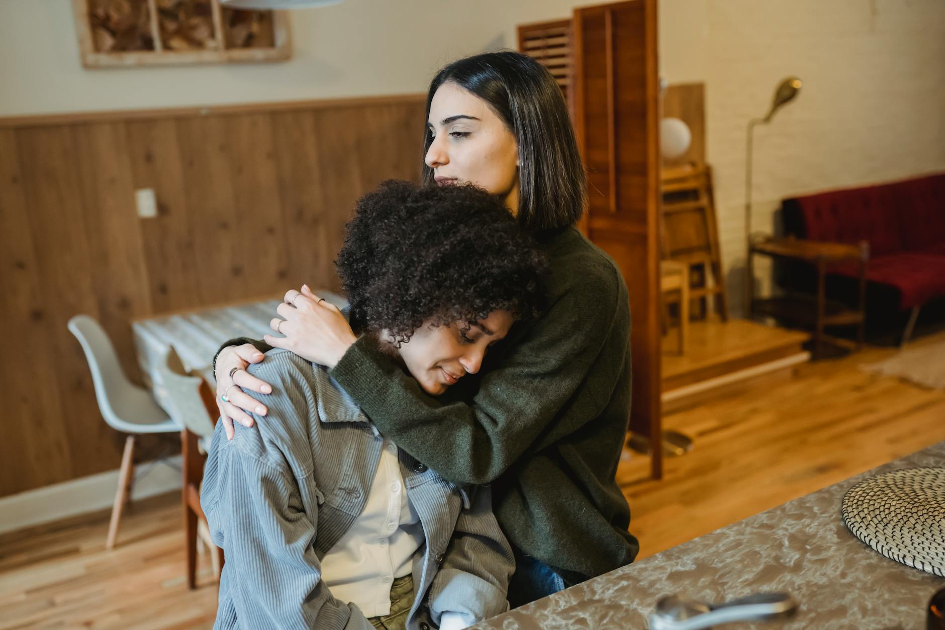 How to Help a Friend Through a Breakup: 7 Effective Tips That Actually Work