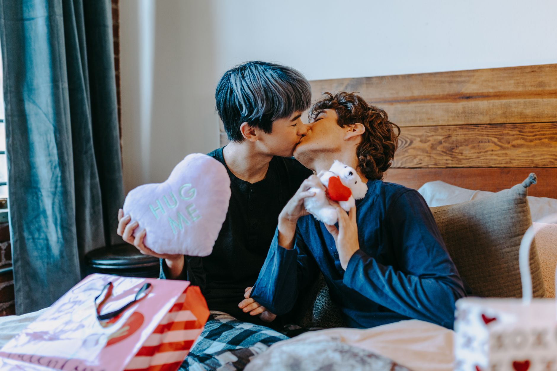 Best Sex Toy Gifts for Your Girlfriend (2026): A Guide to Actually Getting It Right