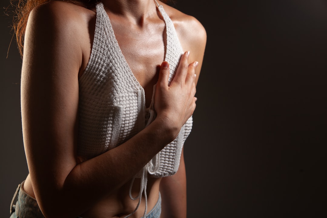 Naked Confidence: How to Feel Comfortable in Your Skin (Finally, For Real)