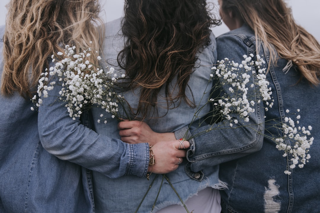 Female Friendships 101: The Science and Art of Women's Connection